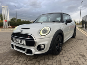 2018 MINI Hatch 2.0 3-Door Hatch Cooper S Sport in Silver — image 3