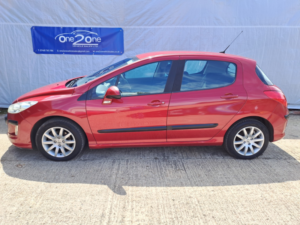 2009 Peugeot 308 1.6 Hdi Verve in Red — image 2