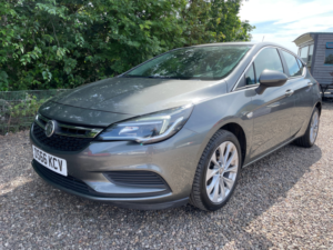 2016 Vauxhall Astra 1.4i Design Hatchback 5dr Petrol Manual Euro 6 (100 Ps) in Grey — image 2