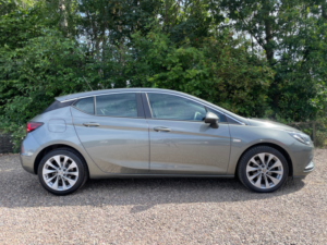 2016 Vauxhall Astra 1.4i Design Hatchback 5dr Petrol Manual Euro 6 (100 Ps) in Grey — image 5