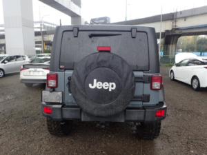 2013 Jeep Wrangler 3.6l Rubicon 10th Anniversary Edition in Grey — image 5
