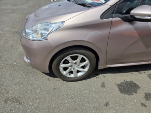 2013 Peugeot 208 1.4 E-Hdi Active in Pink — image 5