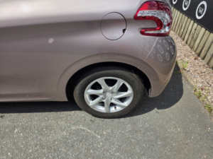 2013 Peugeot 208 1.4 E-Hdi Active in Pink — image 6