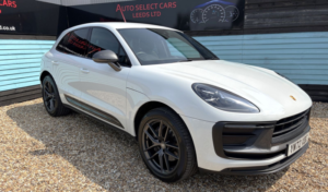 2022 Porsche Macan 2.0t T SUV 5dr Petrol Pdk 4WD Euro 6 (s/s) (265 Ps) in White — image 2