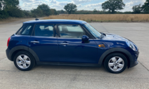 2016 MINI Hatch 1.5 5-Door Hatch Cooper in Blue — image 3