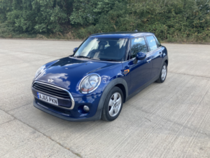 2016 MINI Hatch 1.5 5-Door Hatch Cooper in Blue — image 6