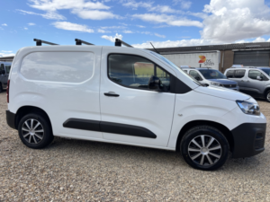 2022 Citroen Berlingo 1.5 Bluehdi 1000 Enterprise M Pro in White — image 2