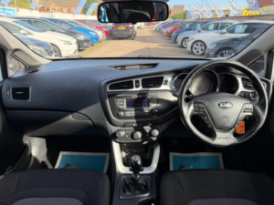 2013 Kia Ceed 1.6 Crdi Ecodynamics 2 Euro 5 (s/s) 5dr in White — image 2