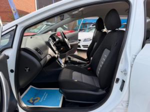 2013 Kia Ceed 1.6 Crdi Ecodynamics 2 Euro 5 (s/s) 5dr in White — image 4