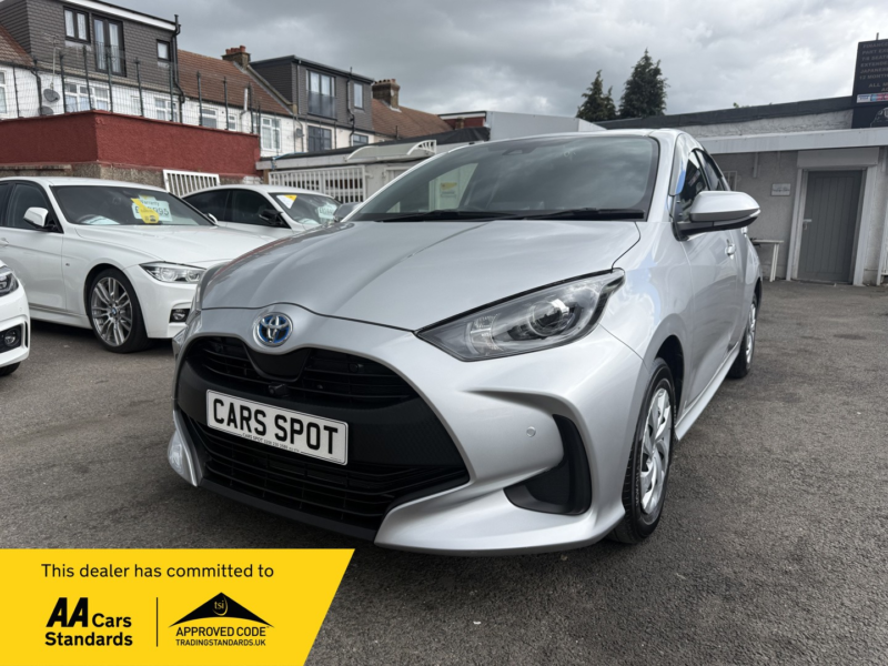 2021 Toyota Yaris 1.5 Vvt-H Design E-CVT Euro 6 (s/s) 5dr in Silver — image 1