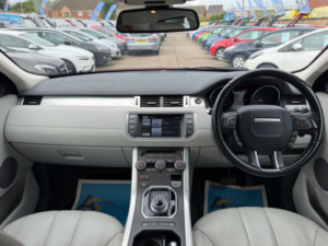 2014 Land Rover Range Rover Evoque 2.2 Sd4 Pure Auto 4WD Euro 5 (s/s) 5dr in Red — image 2