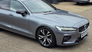 2019 Volvo S60 2.0 T5 R-Design Plus Auto Euro 6 (s/s) 4dr in Grey — image 5