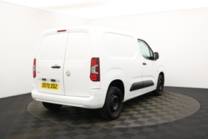 2020 Vauxhall Combo 1.6 Turbo D 2300 Sportive Panel Van 4dr Diesel Manual L1 H1 Euro 6 (s/s) (100 Ps) in White — image 5