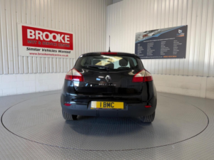 2009 Renault Megane 1.6 16v Dynamique Euro 5 5dr in Black — image 5