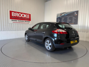 2009 Renault Megane 1.6 16v Dynamique Euro 5 5dr in Black — image 6