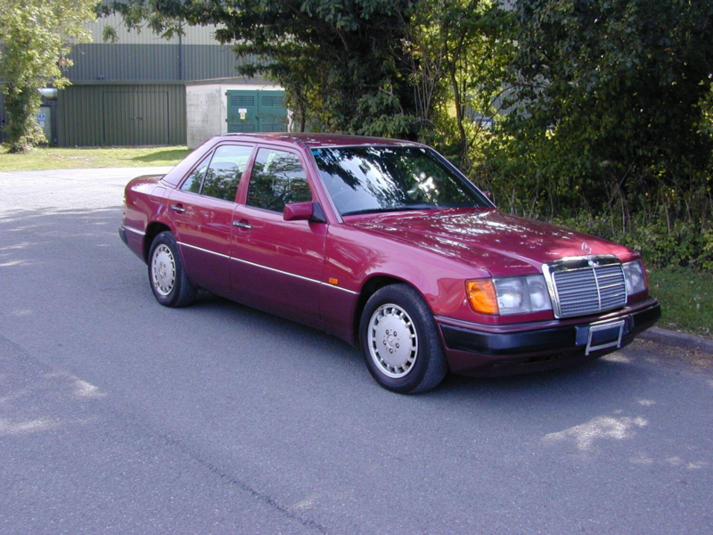 1992 Mercedes-Benz 260 Ref 8682 - Mercedes Benz W124 260e Petrol Automatic – Air Con (rhd - Fresh Japanese Import) in Red — image 1