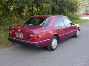 1992 Mercedes-Benz 260 Ref 8682 - Mercedes Benz W124 260e Petrol Automatic – Air Con (rhd - Fresh Japanese Import) in Red — image 3