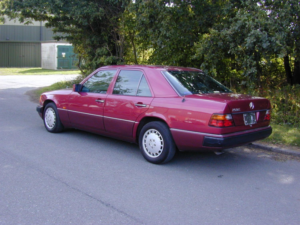 1992 Mercedes-Benz 260 Ref 8682 - Mercedes Benz W124 260e Petrol Automatic – Air Con (rhd - Fresh Japanese Import) in Red — image 6
