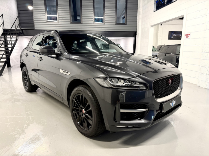 2016 Jaguar F-Pace 2.0 D180 R-Sport Auto in Grey — image 1