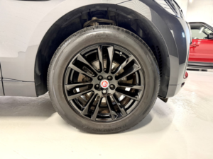 2016 Jaguar F-Pace 2.0 D180 R-Sport Auto in Grey — image 4