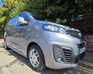 2021 Vauxhall Vivaro 1.5 Turbo D 2700 Sportive in Grey — image 2