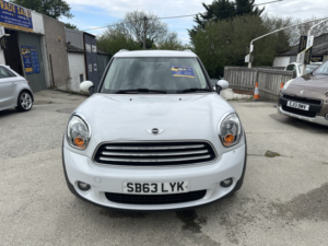 2014 MINI Countryman 1.6 Cooper Countryman in White — image 3