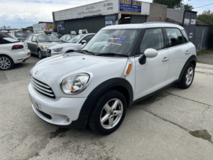 2014 MINI Countryman 1.6 Cooper Countryman in White — image 4