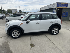 2014 MINI Countryman 1.6 Cooper Countryman in White — image 5