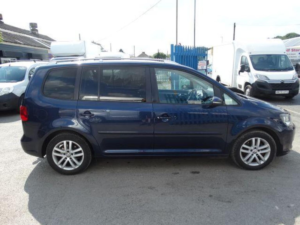 2013 Volkswagen Touran 1.6 Tdi Se Euro 5 5dr in Blue — image 4