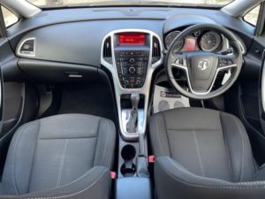 2013 Vauxhall Astra 2.0 Cdti Sri Sports Tourer Auto Euro 5 5dr in Grey — image 4