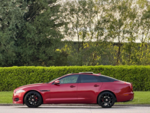 2016 Jaguar Xj 3.0d V6 Portfolio Auto Euro 5 4dr in Red — image 4