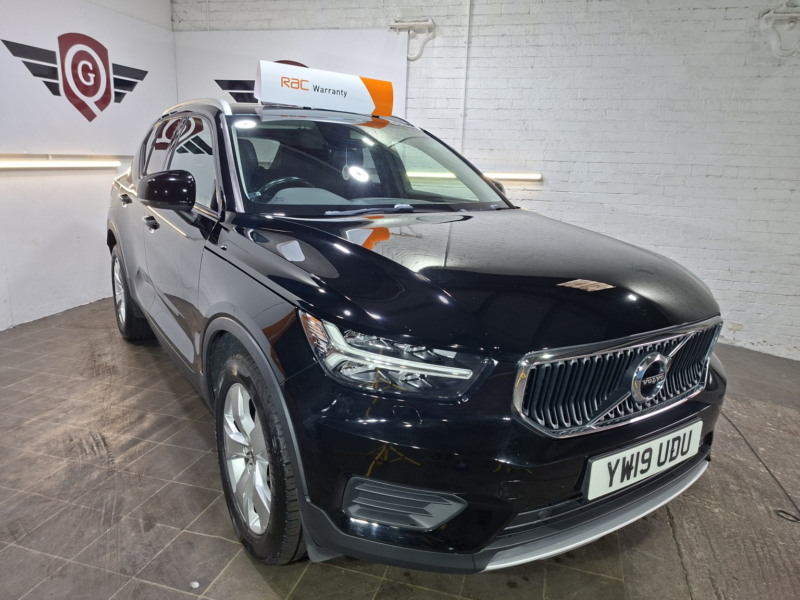 2019 Volvo Xc40 2.0 Momentum D3 in Black — image 1