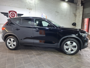 2019 Volvo Xc40 2.0 Momentum D3 in Black — image 2