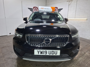 2019 Volvo Xc40 2.0 Momentum D3 in Black — image 4