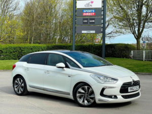 2012 Citroen Ds5 2.0 H E-Hdi Airdream Dstyle Egs6 4WD Euro 5 (s/s) 5dr in White — image 3