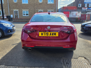 2019 Alfa Romeo Giulia 2.0t Super Saloon 4dr Petrol Auto Euro 6 (s/s) (200 Ps) in Red — image 5