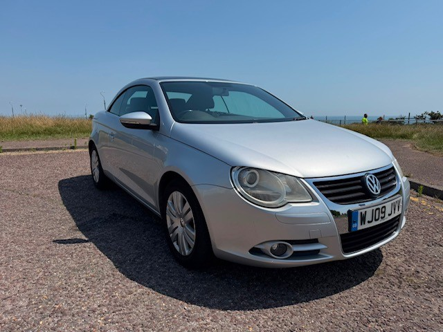 2009 Volkswagen Eos 2.0 Tdi Cr in Silver — image 1