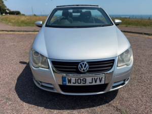 2009 Volkswagen Eos 2.0 Tdi Cr in Silver — image 2