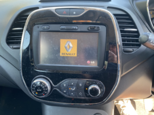 2015 Renault Captur 0.9 Dynamique Nav Tce 90 in Black — image 3