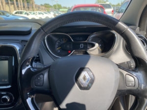 2015 Renault Captur 0.9 Dynamique Nav Tce 90 in Black — image 4