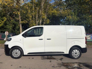 2020 Peugeot Expert 2.0 Bluehdi 1400 Professional Standard Panel Van Mwb Euro 6 (s/s) 6dr in White — image 4
