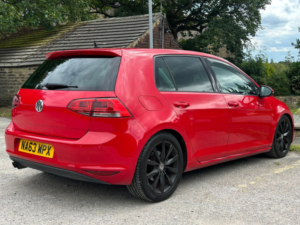 2013 Volkswagen Golf 2.0 Tdi Bluemotion Tech Gt in Red — image 4