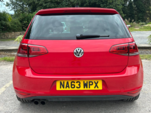 2013 Volkswagen Golf 2.0 Tdi Bluemotion Tech Gt in Red — image 5