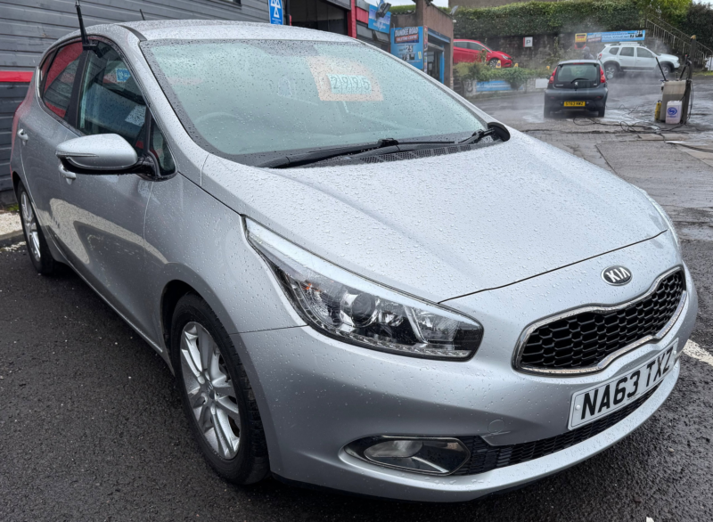 2014 Kia Ceed 1.6 Crdi Ecodynamics 2 Hatchback 5dr Diesel Manual Euro 5 (s/s) (126 Bhp) in Silver — image 1