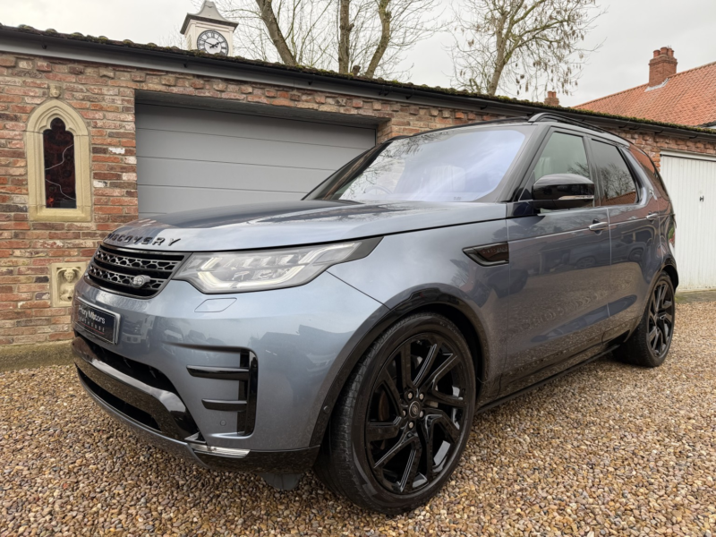 2020 Land Rover Discovery 3.0 Sd V6 Hse Luxury in Blue — image 1