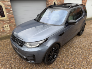 2020 Land Rover Discovery 3.0 Sd V6 Hse Luxury in Blue — image 2