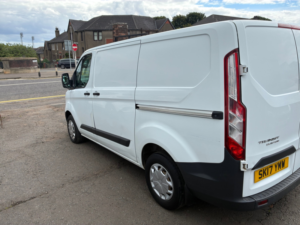 2017 Ford Transit Custom 2.0 Tdci 270 Panel Van 5dr Diesel Manual L1 H1 (157 G/km, 104 Bhp) in White — image 4