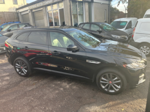2016 Jaguar F-Pace 2.0 D180 R-Sport SUV 5dr Diesel Manual AWD Euro 6 (s/s) (180 Ps) in Black — image 2