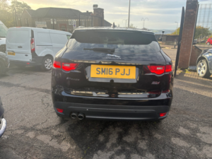 2016 Jaguar F-Pace 2.0 D180 R-Sport SUV 5dr Diesel Manual AWD Euro 6 (s/s) (180 Ps) in Black — image 4