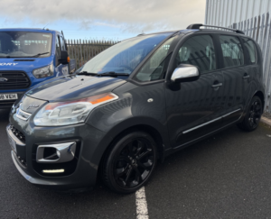 2014 Citroen C3 Picasso Selection 1.6 Hdi in Grey — image 2